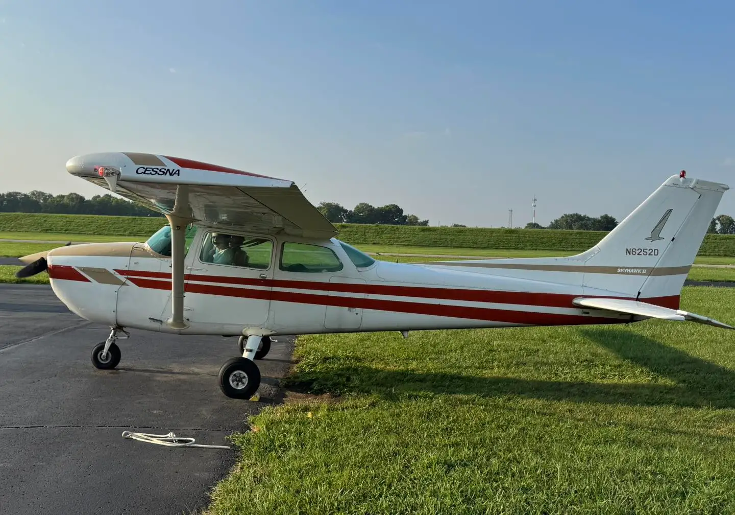 Cessna 172N training aircraft used for Dayton Aviation Services private pilot training